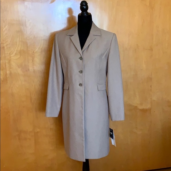 Larry Levine Jackets & Blazers - NWT Levine Classics 2pc Pant Suit